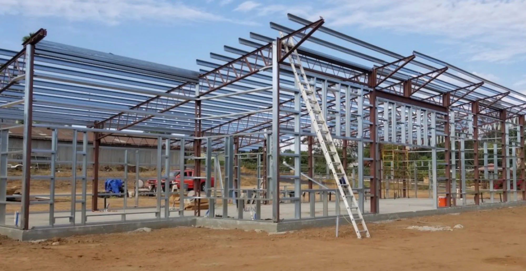 Steel barndo construction in Indiana
